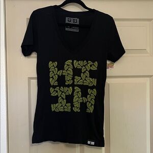 Hawai’i Finest Women V-Neck top